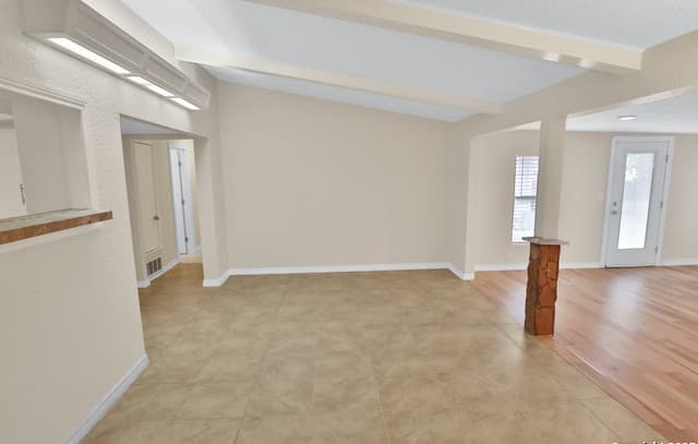 3-bedroom rental at 230 Tammy Dr in San Antonio, TX — photo 4