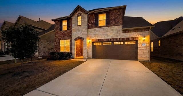 5-bedroom rental at 12220 Jeremiah in San Antonio, TX — photo 2