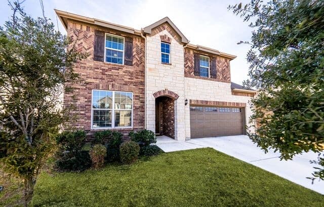 5-bedroom rental at 12220 Jeremiah in San Antonio, TX — photo 4