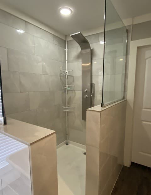 3-bedroom rental at 316 County Road 775 in Devine, TX — photo 2