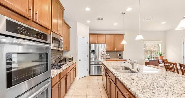4-bedroom rental at 8930 High Branch in San Antonio, TX — photo 5