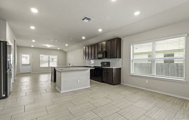 3-bedroom rental at 161 Sambar Main in Schertz, TX — photo 5