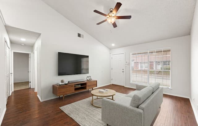 2-bedroom rental at 9140 Timber Unit UNIT 4002 in San Antonio, TX — photo 4