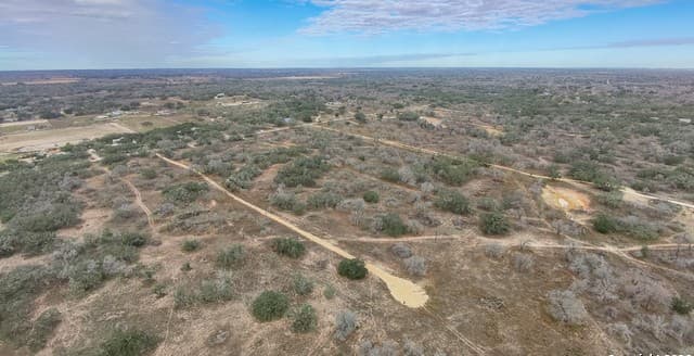 rental at 2739 Cr 770 in Natalia, TX — photo 3