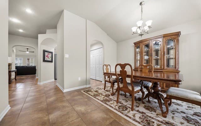 4-bedroom rental at 23555 Fairway in San Antonio, TX — photo 3