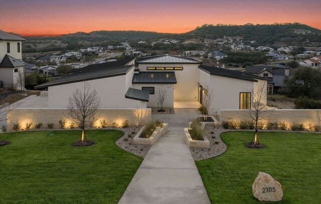 5-bedroom rental at 23115 Henness Pass in San Antonio, TX — photo 1