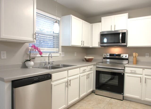3-bedroom rental at 606 Hon in Jourdanton, TX — photo 5