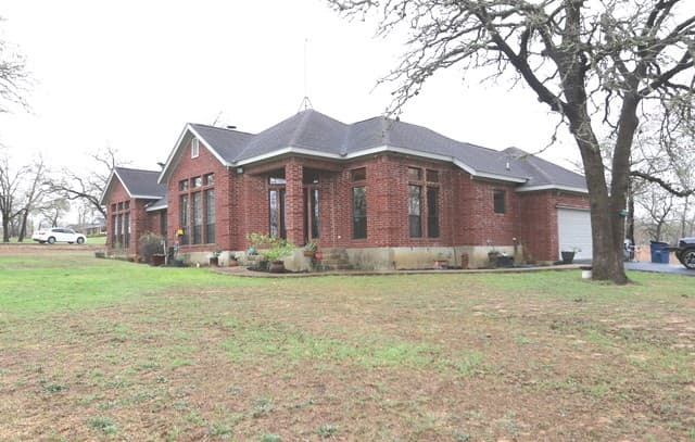 Home for sale at 124 Rosewood Dr in La Vernia, TX — photo 3