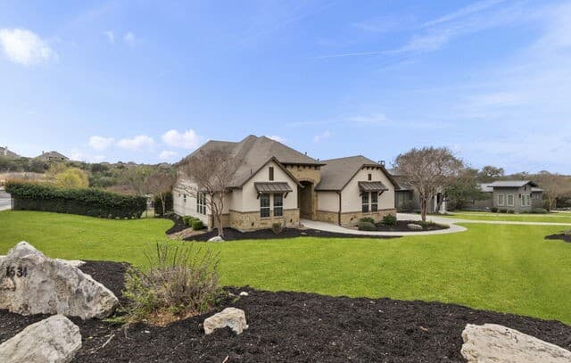 4-bedroom rental at 1534 Palmer View in San Antonio, TX — photo 2