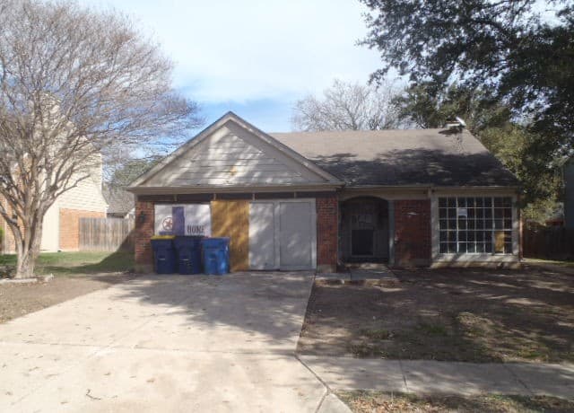 3-bedroom rental at 325 Sunrose Ln in Cibolo, TX — photo 2