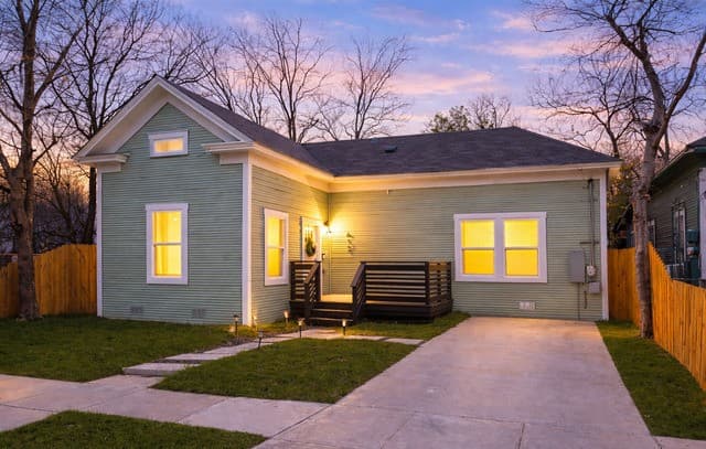 3-bedroom rental at 613 Delaware in San Antonio, TX — photo 1