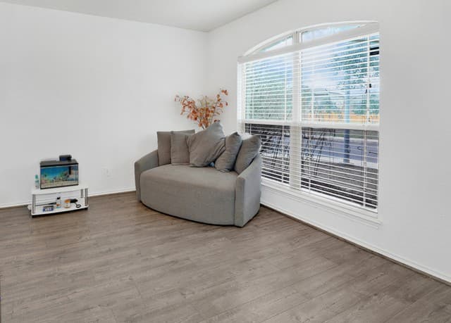 3-bedroom rental at 14603 Wyoming Pass in San Antonio, TX — photo 4