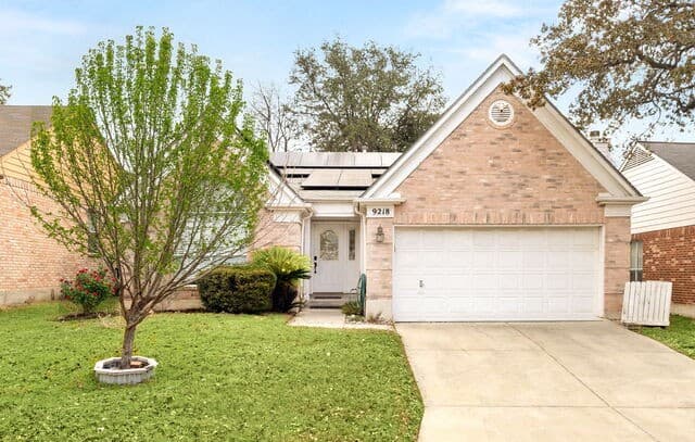 3-bedroom rental at 9218 Red Leg in San Antonio, TX — photo 3