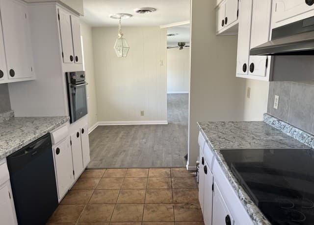 3-bedroom rental at 425 Driftwind in Windcrest, TX — photo 4