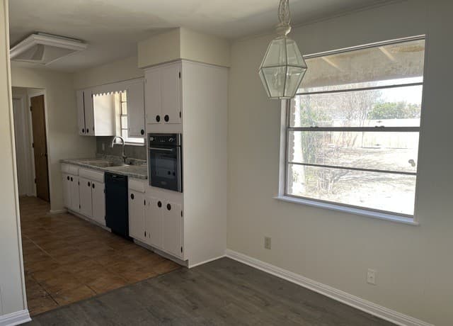3-bedroom rental at 425 Driftwind in Windcrest, TX — photo 5