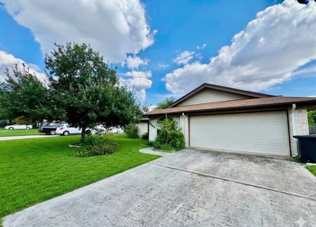 3-bedroom rental at 8006 Harper Valley in Live Oak, TX — photo 1