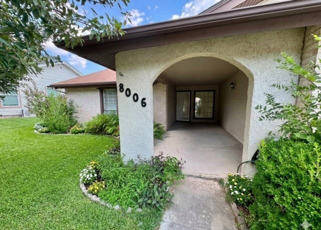 3-bedroom rental at 8006 Harper Valley in Live Oak, TX — photo 2