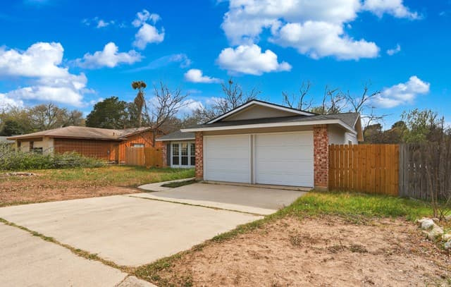 3-bedroom rental at 5806 Valley Forge in San Antonio, TX — photo 2