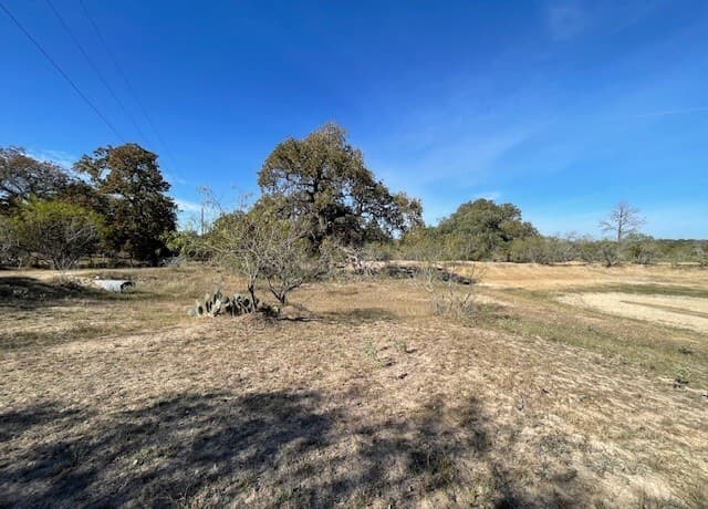 rental at 1384 County Road 326 in Adkins, TX — photo 1