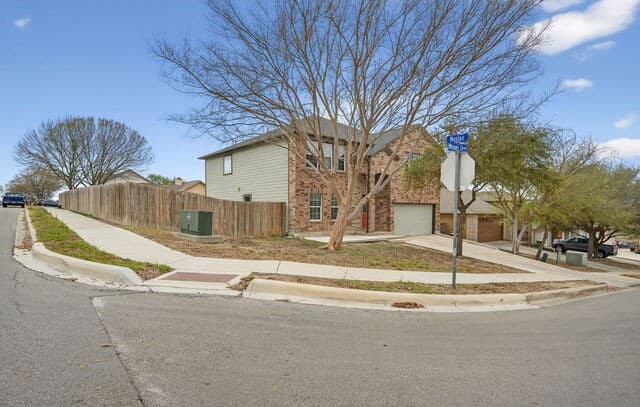 4-bedroom rental at 5001 Whisper Cv in Schertz, TX — photo 3
