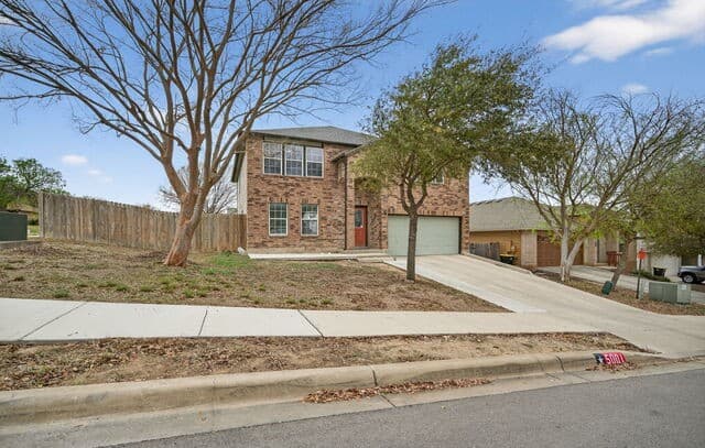4-bedroom rental at 5001 Whisper Cv in Schertz, TX — photo 4