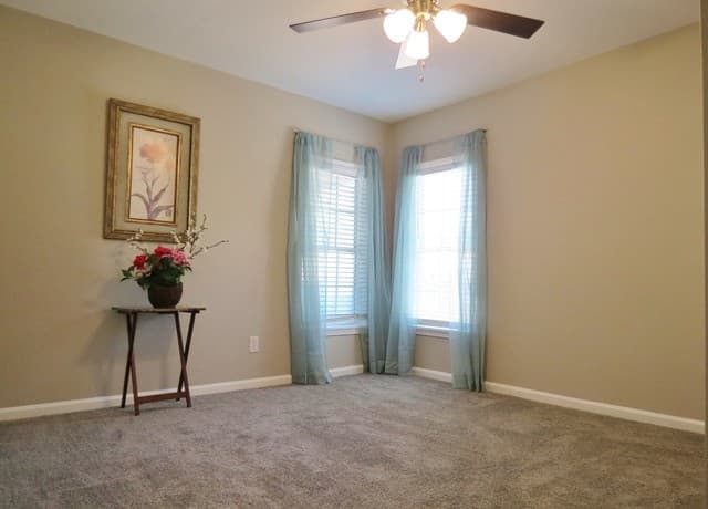 3-bedroom rental at 435 Harding in San Antonio, TX — photo 5