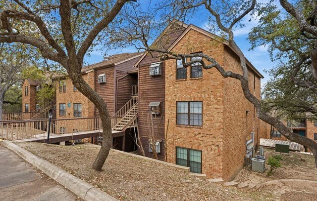 2-bedroom rental at 4212 Medical Unit 203 in San Antonio, TX — photo 3