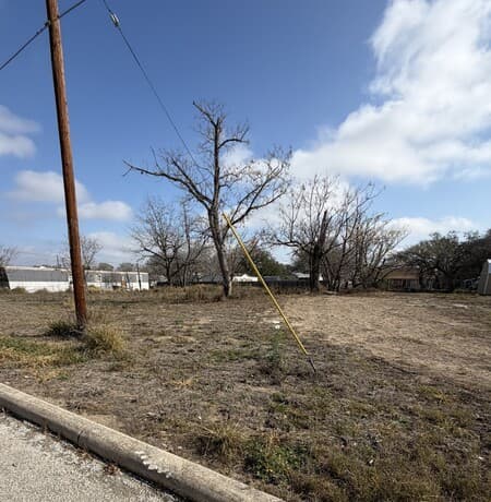 rental at 408 Harl in Pleasanton, TX — photo 1