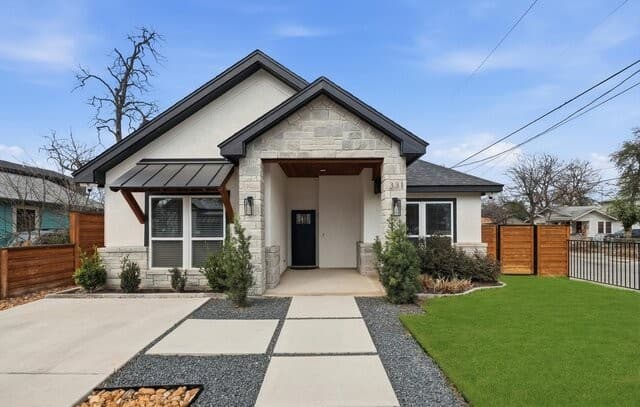 3-bedroom rental at 331 E Lambert St in San Antonio, TX — photo 1