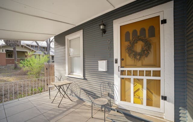 4-bedroom rental at 901 W Woodlawn in San Antonio, TX — photo 2
