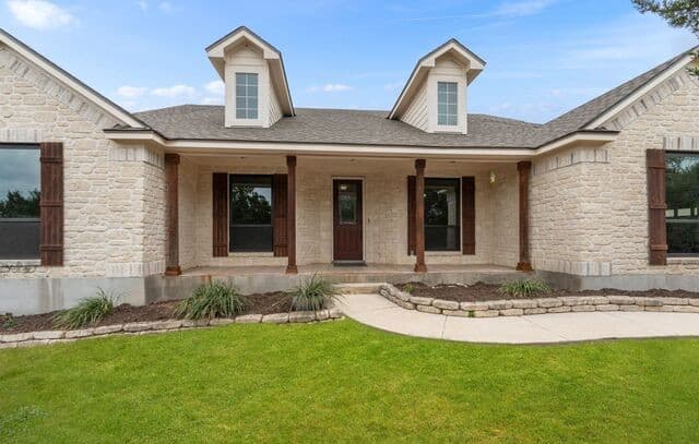 4-bedroom rental at 4233 Fossil in San Antonio, TX — photo 2