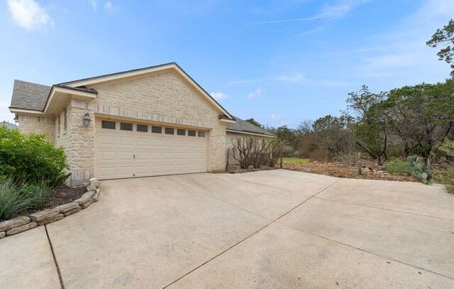 4-bedroom rental at 4233 Fossil in San Antonio, TX — photo 4