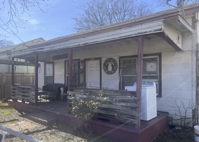 3-bedroom rental at 1021 Cherry in San Antonio, TX — photo 1