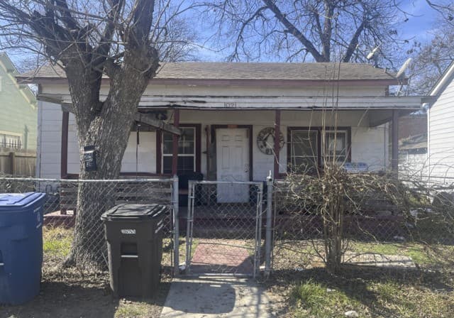 3-bedroom rental at 1021 Cherry in San Antonio, TX — photo 2