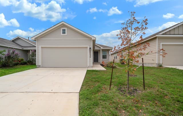3-bedroom rental at 6534 Augustus Magee in San Antonio, TX — photo 2