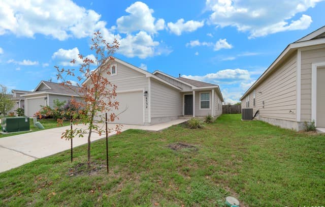 3-bedroom rental at 6534 Augustus Magee in San Antonio, TX — photo 3