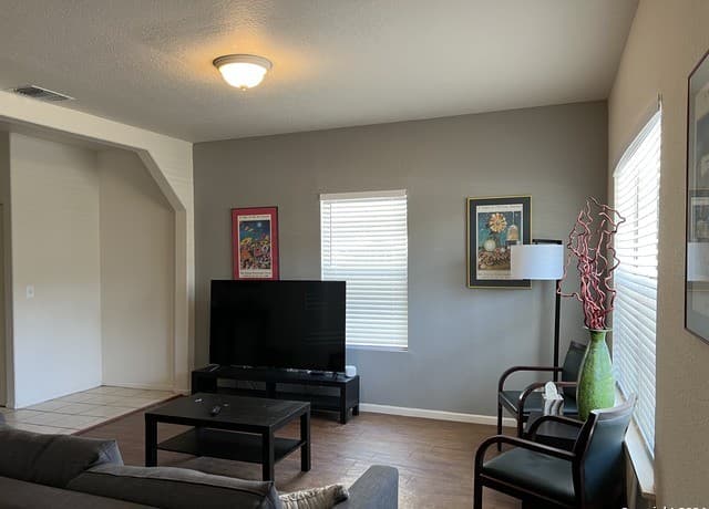3-bedroom rental at 1023 Cherry in San Antonio, TX — photo 3