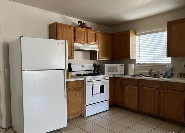 3-bedroom rental at 1023 Cherry in San Antonio, TX — photo 5