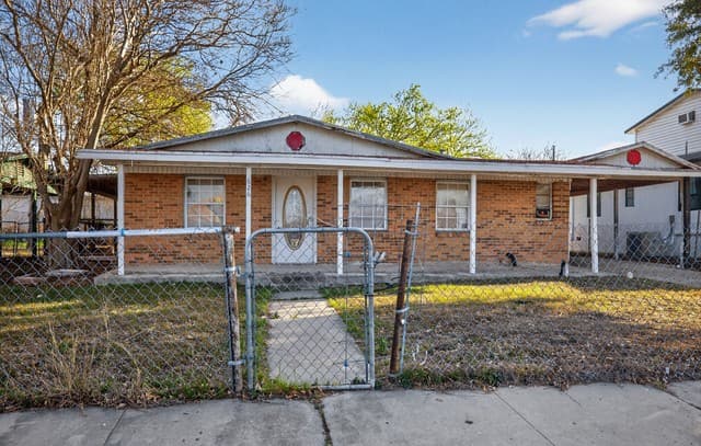 3-bedroom rental at 626 Rayburn in San Antonio, TX — photo 1