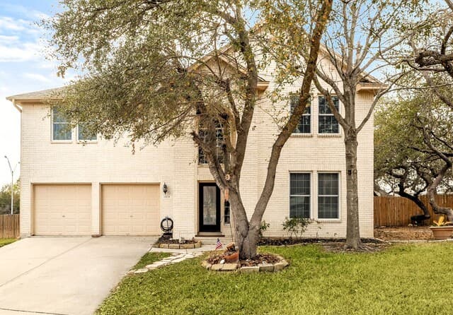 6-bedroom rental at 2854 Lakehills in San Antonio, TX — photo 1