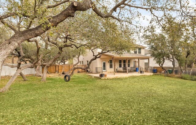 6-bedroom rental at 2854 Lakehills in San Antonio, TX — photo 3