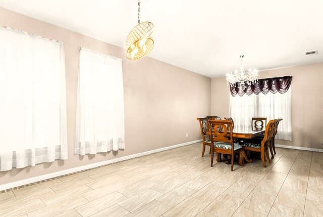 6-bedroom rental at 2854 Lakehills in San Antonio, TX — photo 5