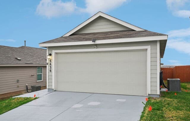 3-bedroom rental at 6636 Scarecrow in San Antonio, TX — photo 4