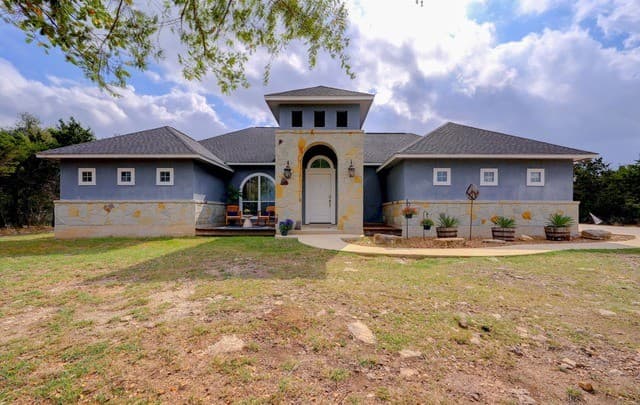 3-bedroom rental at 1134 Victoria in Spring Branch, TX — photo 1