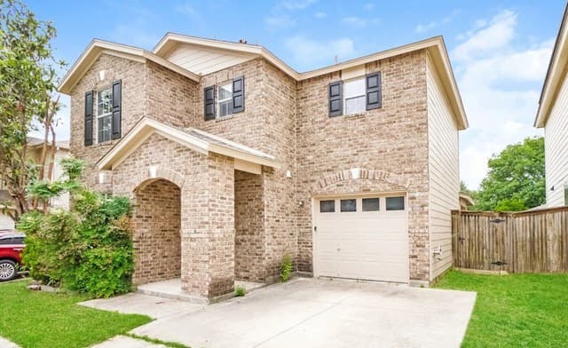 3-bedroom rental at 8015 Thicket Pass in San Antonio, TX — photo 2
