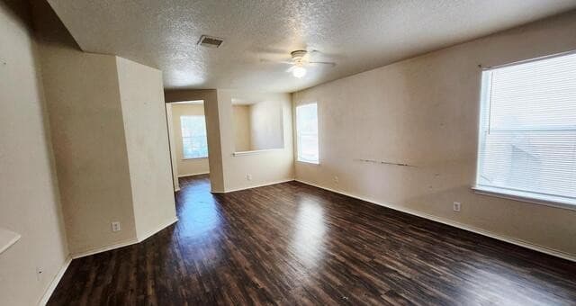 3-bedroom rental at 8015 Thicket Pass in San Antonio, TX — photo 4