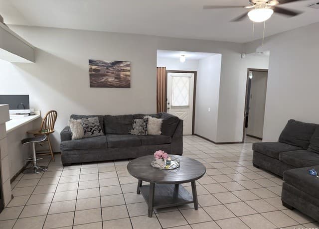 3-bedroom rental at 5922 Larkmeadow in San Antonio, TX — photo 3