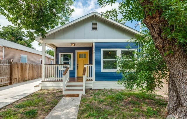 2-bedroom rental at 136 W Lambert St in San Antonio, TX — photo 1