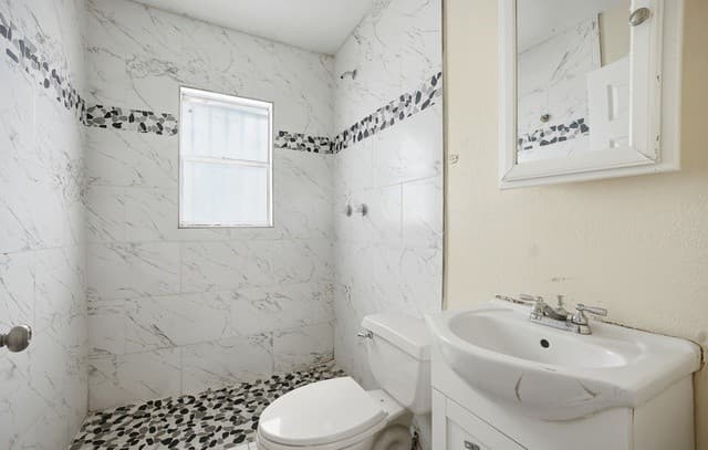 3-bedroom rental at 3120 Martin in San Antonio, TX — photo 5
