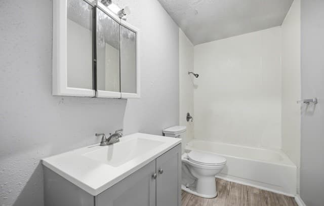 2-bedroom rental at 8017 Chipping in San Antonio, TX — photo 4
